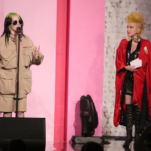 Cyndi Lauper: Spontanes Konzert am Flughafen