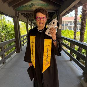 Billie Jean King (82) schließt erfolgreich ihr Studium ab