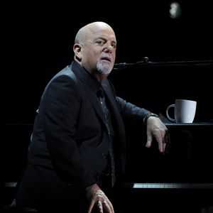 "Gebrechlich": Billy Joel stürzte auf Bühne während Konzert