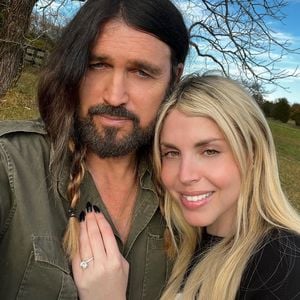 So fühlt sich Billy Ray Cyrus' Ex Firerose nach der Brust-OP