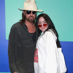 So sehr half Papa Billy Ray Noah Cyrus während Drogensucht