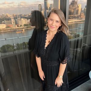Wieder schwanger? Bindi Irwin bittet Spekulationen zu lassen
