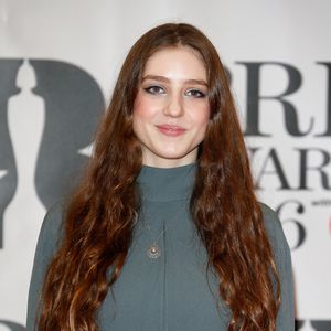 Erfolgssängerin Birdy: So bleibt sie auf dem Boden