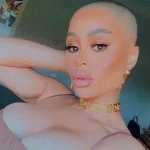 "Rohdiamant": Das Model Blac Chyna rockt den Glatzen-Look