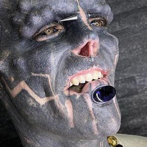 Nächster Step: Black Alien lässt Unterlippe durchlöchern