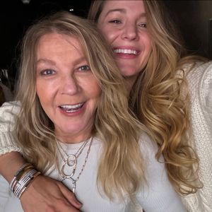 Süßes Selfie zeigt: So ähnlich sieht Blake Lively ihrer Mama