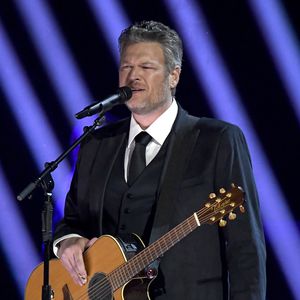 "Hoffnungssymbol": Blake Shelton lässt sich Vokuhila wachsen