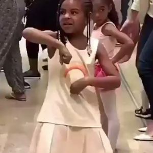 Total cool: Hier tanzt Beyoncés Tochter Blue Ivy wie wild