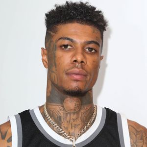 Rapper Blueface prügelt sich mit Vater seiner Freundin im TV