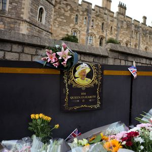 England in Trauer: Menschen- und Blumenmeere im ganzen Land