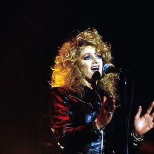 Bonnie Tyler stürmt nach ihrem Tod gleich doppelt die Charts