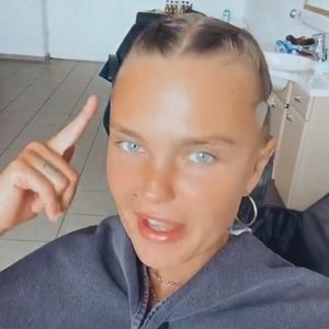 Neuer Trend? Bonnie Strange ließ sich jetzt die Augen tapen