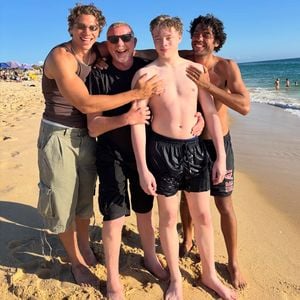 Im Urlaub: Boris Becker strahlt mit Söhnen um die Wette