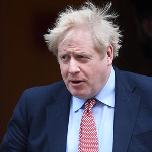 Noch immer Corona-Symptome: Boris Johnson nun im Krankenhaus