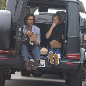 Gemütlich: Gwyneth Paltrow und Brad snacken im Kofferraum
