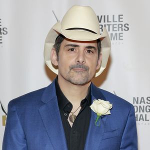 Brad Paisley verteidigt Taylor Swifts bodenständige Hochzeit