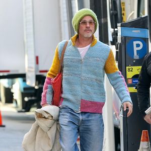 Yay oder Nay? Brad Pitt erscheint im bunten Look am Filmset!