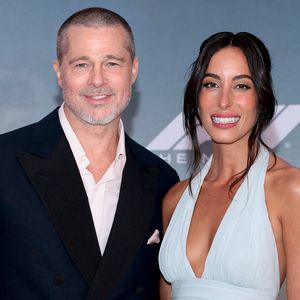 Brad Pitt und Ines strahlen bei "F1"-Premiere in New York
