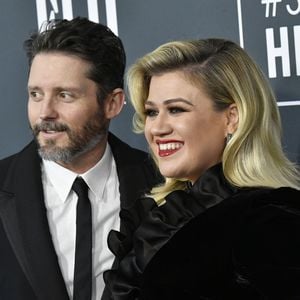 Ex von Kelly Clarkson weist erneute Anschuldigungen zurück!