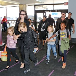 Bäh: Angelina Jolie und ihre Kids essen Spinnen & Insekten!