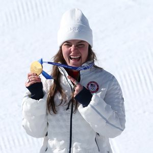 Nach Sturz: Breezy Johnson verlobt sich noch im Zielbereich