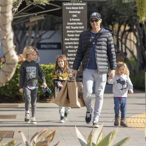 Selten: Brian Austin Green mit seinen Kindern gesichtet