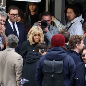 Mit Präsidentengattin: Neue Fotos vom "Emily in Paris"-Set!