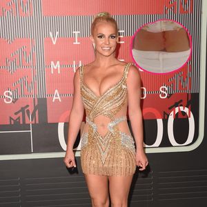 Neuanfang: Britney Spears lässt sich Schlangentattoo stechen