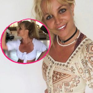 Britney Spears tanzt im "Baby One More Time"-Gedächtnislook