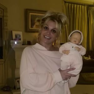 "Sehen gleich aus": Britney Spears verwirrt mit Puppen-Video