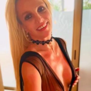 Heiße Moves: Britney Spears lässt online die Hüllen fallen