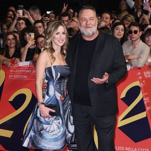 Russell Crowe und seine Britney feiern Red-Carpet-Debüt!
