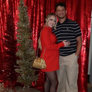 Brittany und Patrick Mahomes genießen weihnachliches Date