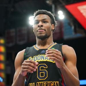 Bronny James zum ersten Mal seit Herzstillstand gesehen!