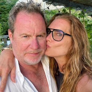 Brooke Shields teilt Geheimnis: So hält ihre Ehe mit Chris