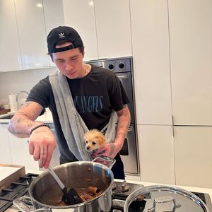 Viel Spott im Netz: Brooklyn Beckham kocht Weinkorken mit
