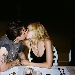 Frühlingsgefühle: Brooklyn Beckham knutscht mit Nicola