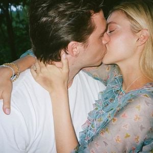 Schon verheiratet? Brooklyn Beckham nennt Verlobte "Ehefrau"
