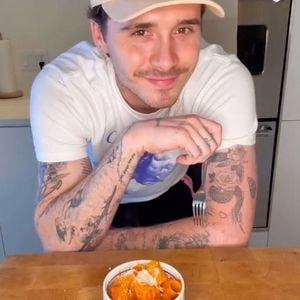 Hot-Sauce-Traum: Brooklyn Beckham beendet Markenrechtsstreit