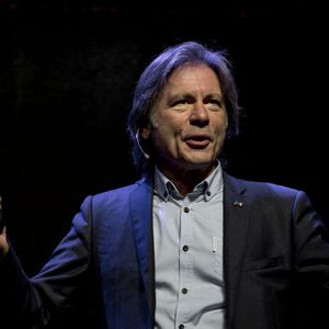Paradox: Iron Maiden-Frontmann warnt Fans vor Headbanging