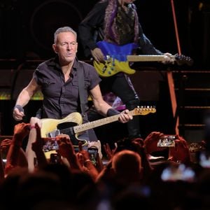 Schock! Bruce Springsteen stolpert bei Auftritt auf Bühne