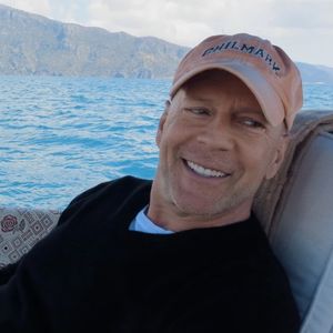 Bruce Willis lächelt trotz seiner schweren Demenz-Diagnose