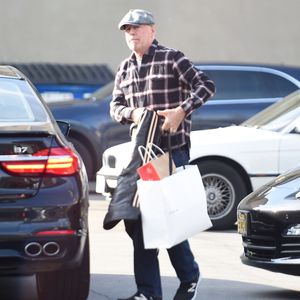 Selbst ist der Mann: Bruce Willis macht Weihnachtseinkäufe!