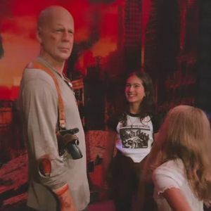 Bruce Willis' Töchter besuchen seine Wachsfigur in Hollywood