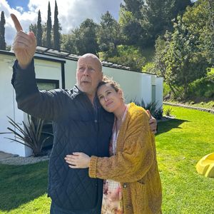 So süß gratulieren Bruce Willis' Töchter ihm zum 70. B-Day