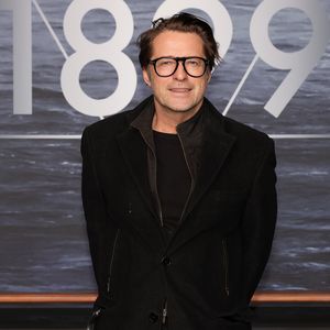 Papa mit 58: Bruno Eyron schwärmt von spätem Vaterglück