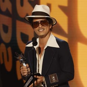 Bruno Mars begeistert mit "Smells Like Teen Spirit"-Cover