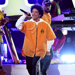 Wer ist das Mädchen aus dem Bruno Mars-Video?