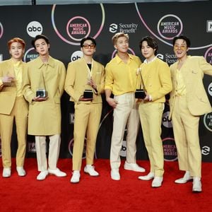 Alle wichtigsten Details: BTS sind erst mal bei der Armee!