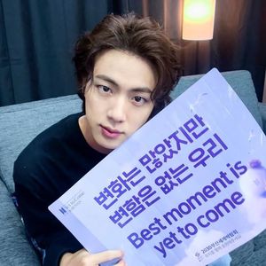 BTS-Star Jin muss zur Armee: Hunderte Fans verabschieden ihn